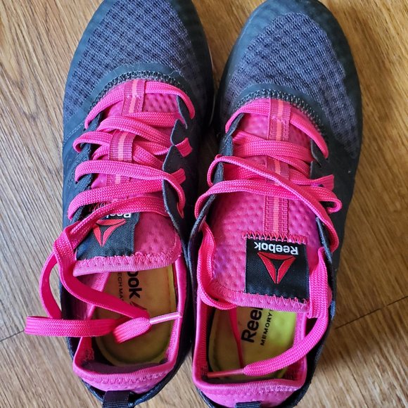 Reebok Shoes - Reebok moving air memory foam sneakers women's